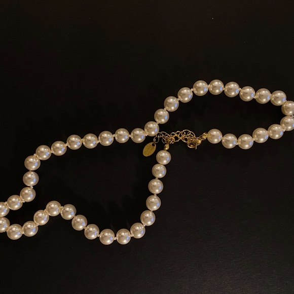 White Pearl Necklace - Picture 2 of 5
